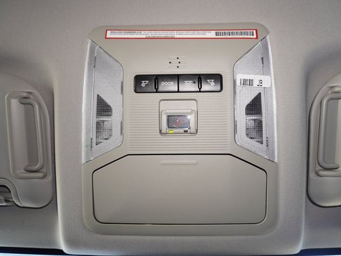 Used 2020 Toyota RAV4 XLE image 21