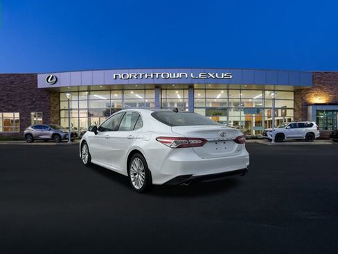 Used 2020 Toyota Camry XLE image 21