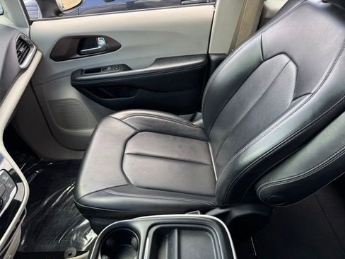 Used 2020 Chrysler Voyager Lxi FWD image 22