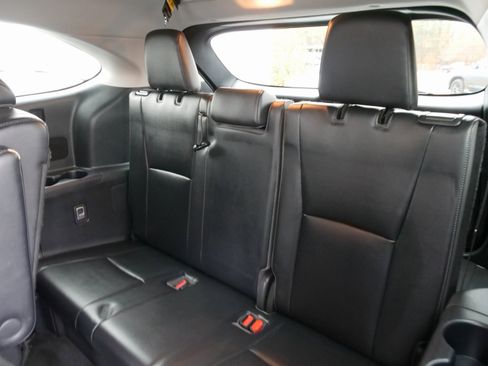 Used 2023 Toyota Highlander Limited image 16