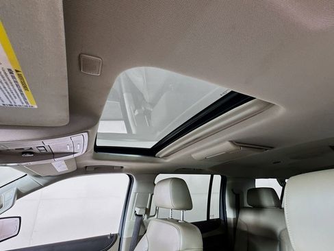 Used 2020 Chevrolet Suburban Premier AWD/4WD image 23