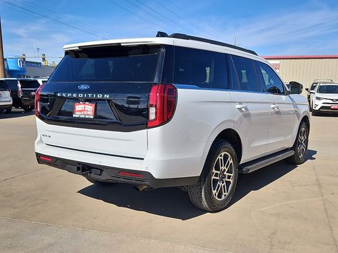 Used 2025 Ford Expedition Active image 3