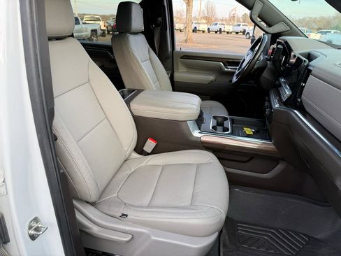 Used 2024 Chevrolet Silverado 2500 LT image 8