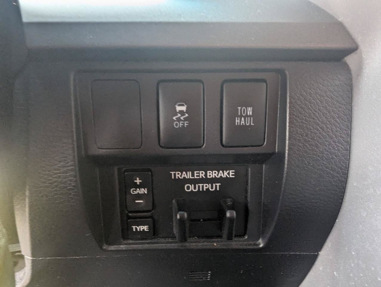 Used 2017 Toyota Tundra SR5 w/ SR5 Upgrade Package AWD/4WD image 18