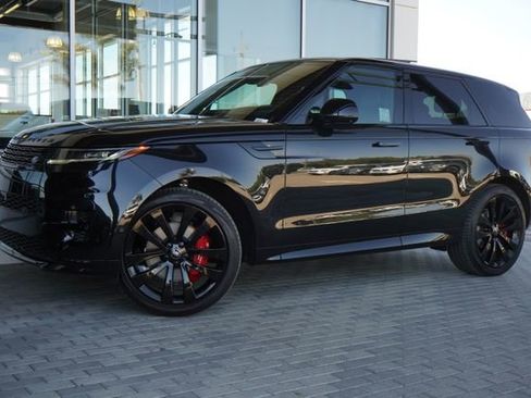 Used 2024 Land Rover Range Rover Sport Dynamic SE AWD/4WD image 4