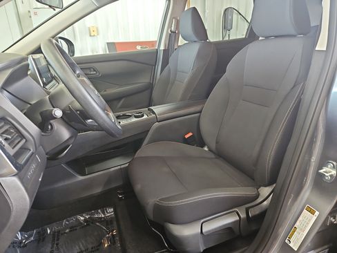 Used 2024 Nissan Rogue S image 8