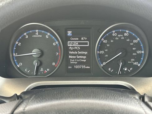 Used 2017 Toyota RAV4 LE FWD image 7