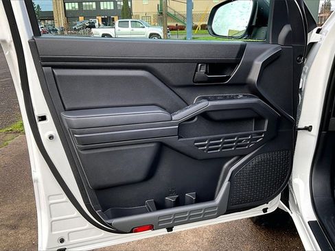 Used 2025 Toyota Tacoma SR image 23