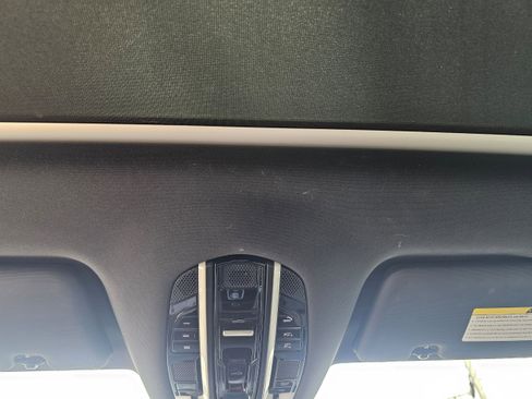 Used 2022 Porsche Cayenne AWD/4WD image 17