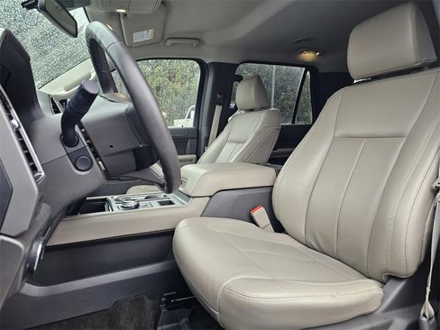 Used 2021 Ford Expedition XLT image 14