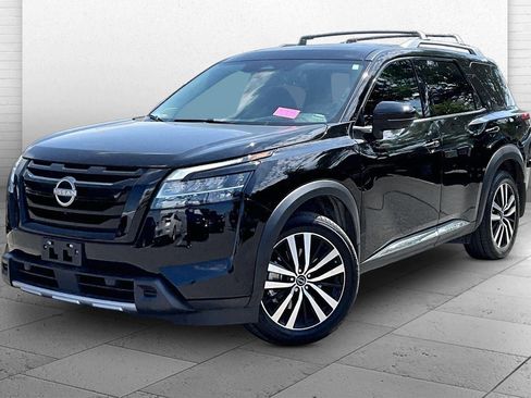 Used 2024 Nissan Pathfinder Platinum w/ Black Appearance Package AWD/4WD image 12