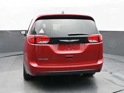 New 2025 Chrysler Voyager LX image 4