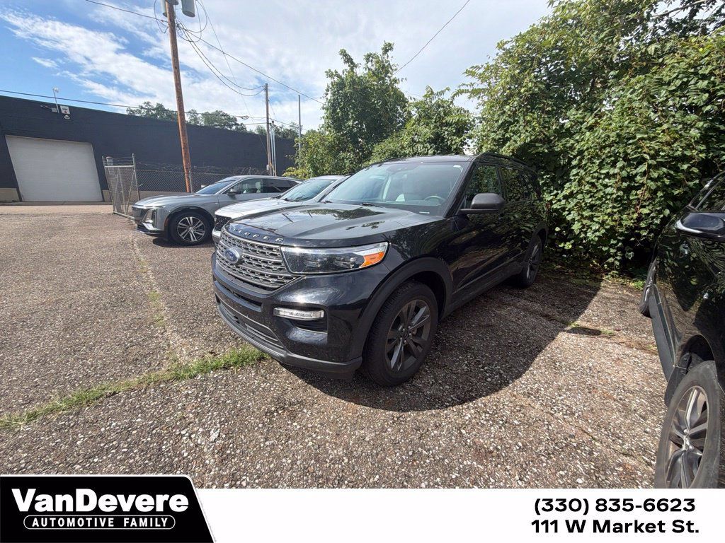 Used 2021 Ford Explorer XLT w/ Equipment Group 202A AWD/4WD image 1