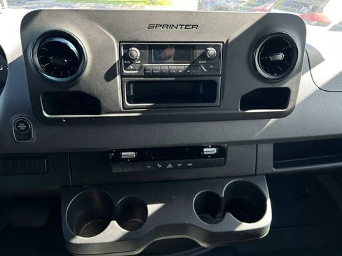 Used 2022 Mercedes-Benz Sprinter 2500 image 11