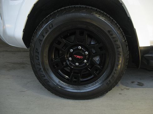 Used 2024 Toyota 4Runner TRD Off-Road Premium image 30