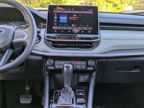 Used 2023 Jeep Compass Limited image 10