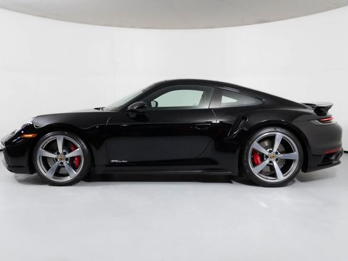 Used 2021 Porsche 911 Turbo image 3