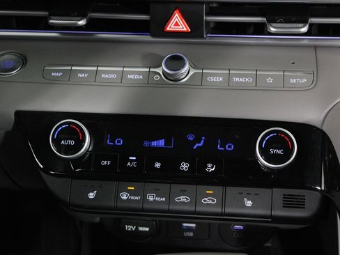 Certified 2025 Hyundai Elantra SEL image 21