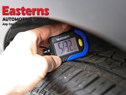 Used 2024 Kia Sorento LX image 32