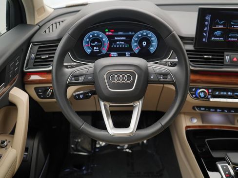 Used 2023 Audi Q5 2.0T Prestige w/ Prestige Package image 9