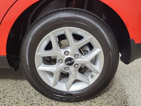 Used 2025 Kia Soul LX w/ LX Technology Package FWD image 8