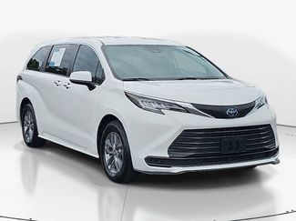 Used 2021 Toyota Sienna LE FWD video 3