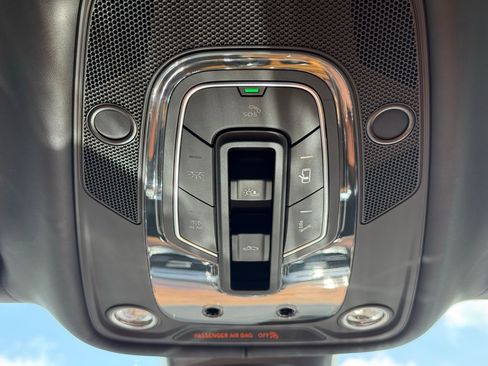 Certified 2021 Bentley Bentayga image 27