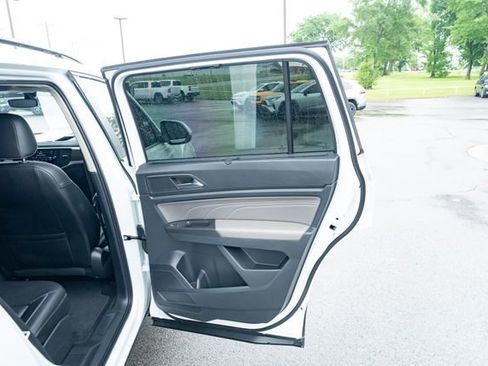 Certified 2022 Volkswagen Atlas SE w/ Black Wheel Package AWD/4WD image 16