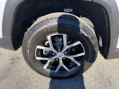 Certified 2024 Jeep Grand Cherokee Limited w/ Luxury Tech Group II image 14