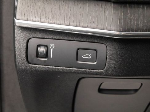 Used 2020 Volvo XC90 T5 Momentum w/ Protection Package AWD/4WD image 13