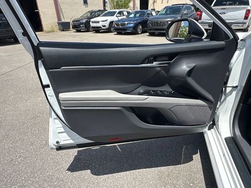 Used 2020 Toyota Camry LE FWD image 10