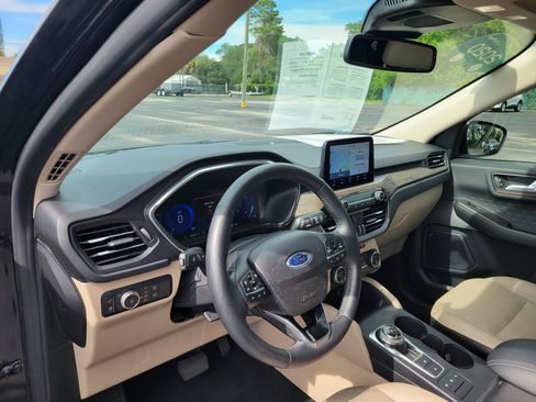Used 2020 Ford Escape Titanium FWD image 27