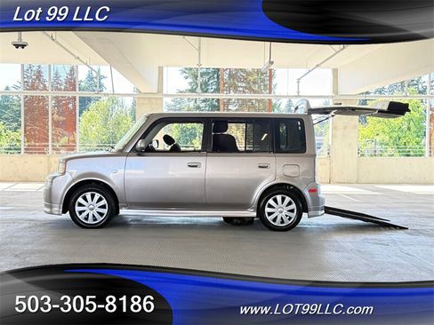 Used 2005 Scion xB FWD image 1