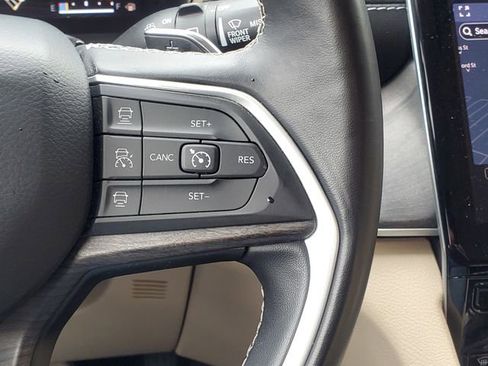 Used 2022 Jeep Grand Cherokee L Limited AWD/4WD image 19