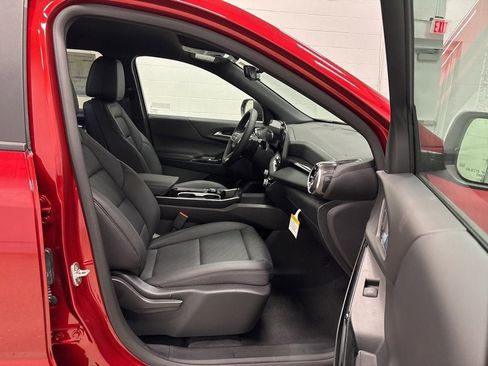 New 2026 Chevrolet Equinox LT w/ Convenience Package II image 32