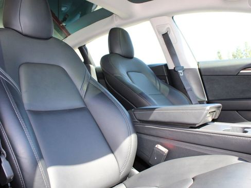 Used 2022 Tesla Model 3 Long Range image 4