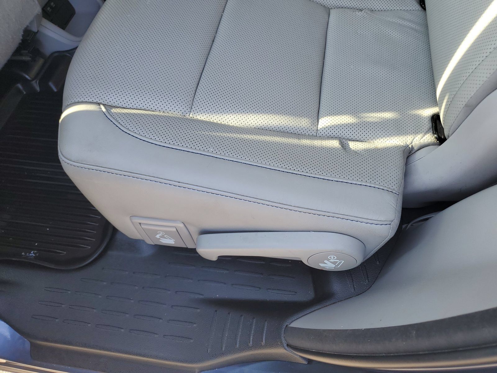 Used 2018 Toyota Highlander Limited AWD/4WD image 15