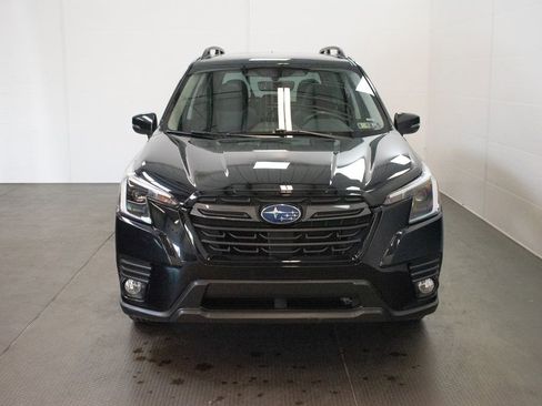 Used 2023 Subaru Forester Limited AWD/4WD image 2