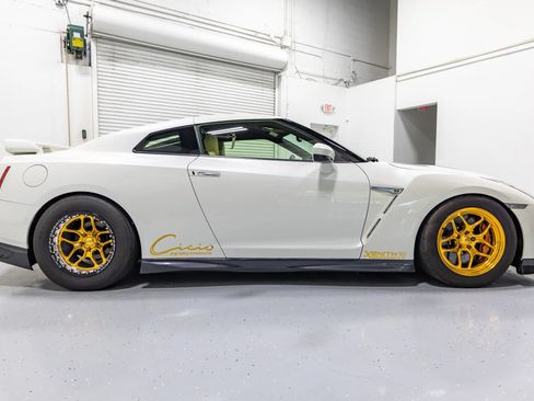 Used 2017 Nissan GT-R Premium w/ Premium Interior Package AWD/4WD image 30