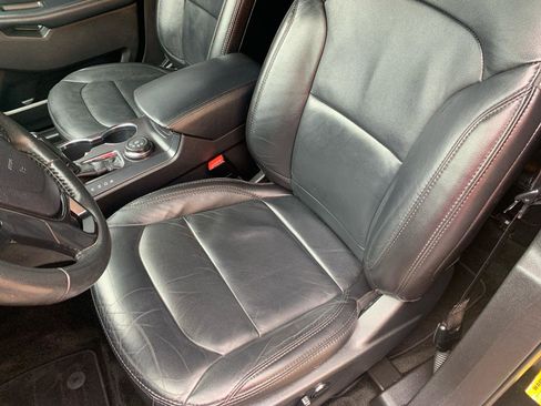 Used 2018 Ford Explorer XLT w/ Equipment Group 202A AWD/4WD image 28