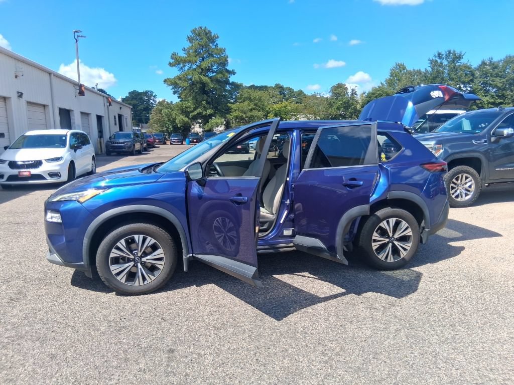 Used 2023 Nissan Rogue SV FWD image 14