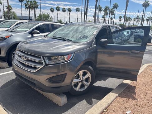 Used 2016 Ford Edge SE image 2