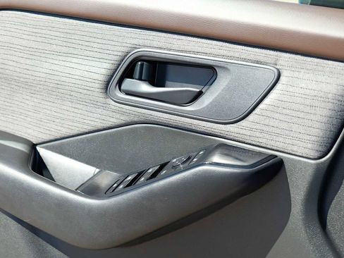 Used 2023 Nissan Rogue S image 20