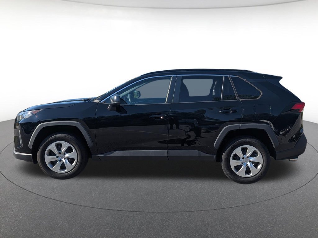 Used 2021 Toyota RAV4 LE FWD image 2