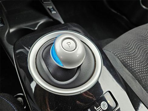 Used 2017 Nissan Leaf SV w/ Premium Package image 24