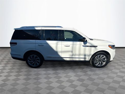 Used 2023 Lincoln Navigator Reserve image 9