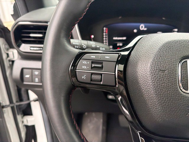 Used 2025 Honda Pilot Black Edition image 22