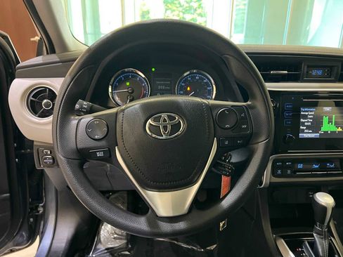 Used 2017 Toyota Corolla LE image 19