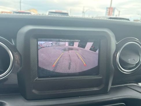 Used 2021 Jeep Wrangler Unlimited Sahara AWD/4WD image 27