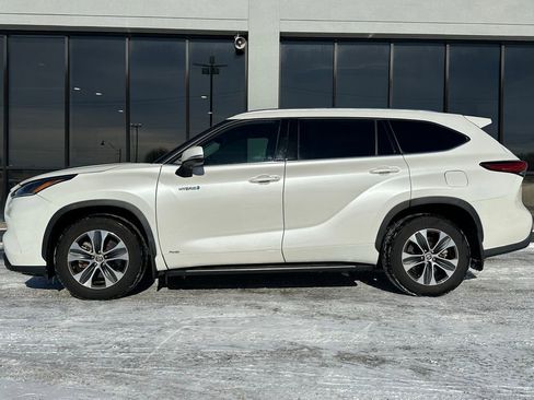 Used 2021 Toyota Highlander XLE image 6